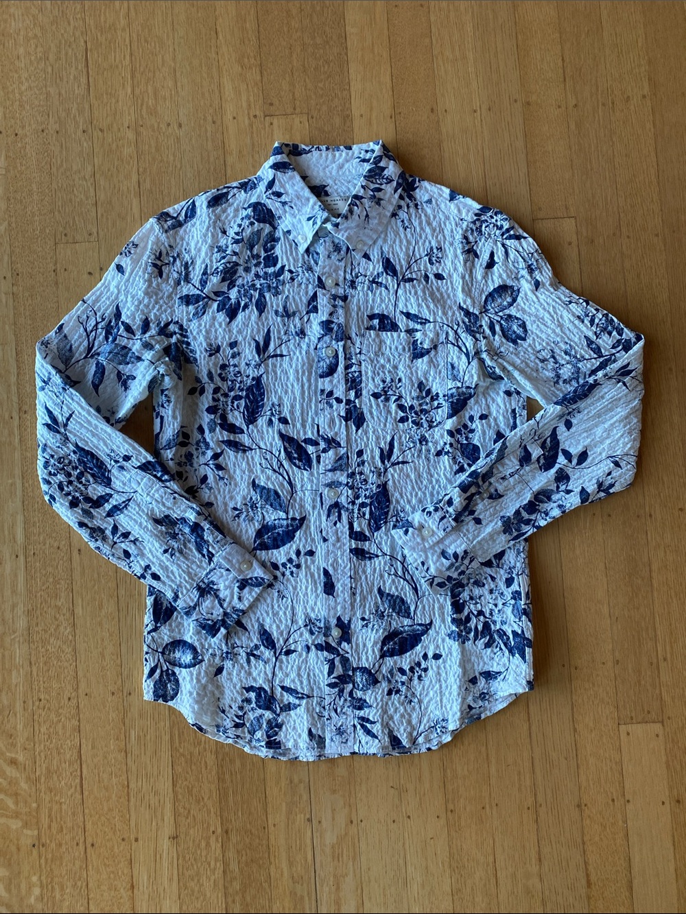 Club Monaco White/Navy Floral Seersucker Button-Down Shirt Slim, Extra Small